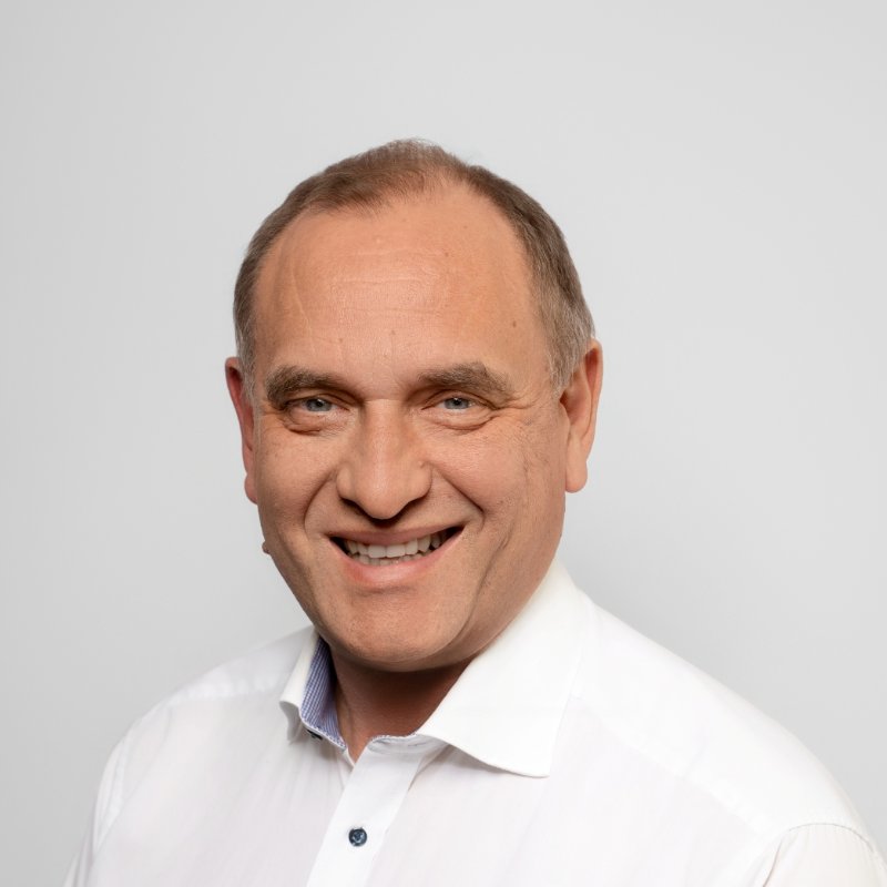  Sascha E. Mader